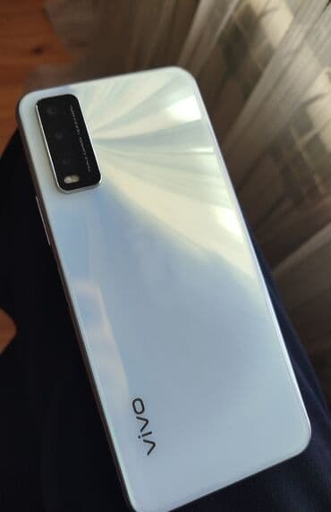 telfonlar işlənmiş: Vivo V20, 64 GB, rəng - Ağ, Sensor — 3