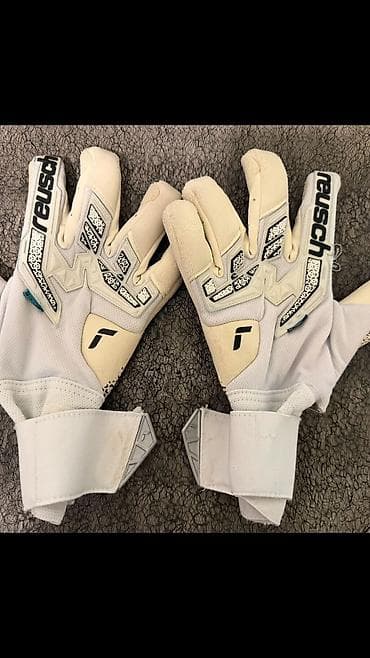 futbol forması: Reusch qapıçı əlcəkləri - Model: Reusch (əl üstündə iri “reusch” — 1