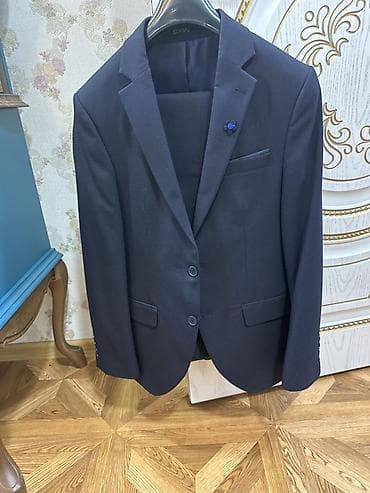 Костюмы: Süvari kişi kostyumu – tünd göy, yüngül teksturalı parça. - Komplekt — 3