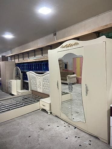 stol gəncə: Yataq dəsti satılır. Tərkibi: - Böyük üç qapılı şkaf – ortada tam — 1