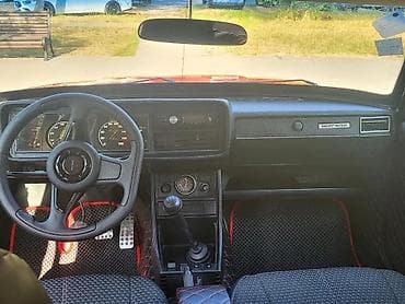 uaz satiram: Vaz 2107 – qırmızı rəngli, sedan kuzov. - Arxa ötürücülü, mexaniki — 6
