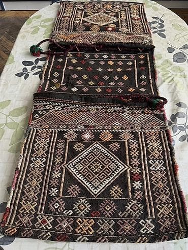 kecə: Əl işi yaşı 150 dən artıq yun qədimi xurcun. Üç bölməli quruluş: iki — 1