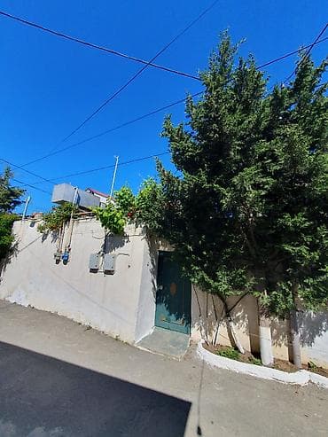 Дома: Satılır: 2 otaqlı həyət evi (şəxsi ev) Plan və sahələr: - Geniş zal — 5