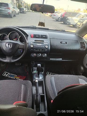 Nəqliyyat: Honda Fit: 1.4 l | 2004 il Hetçbek — 2