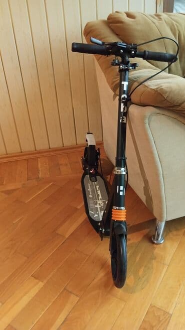 Maskalar, eynəklər: Şəhər üçün böyük təkərli skuter. İstifadə heç olunmayıb. - Rəng: qara — 2