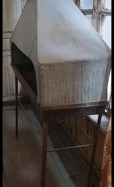 5 lik demirden hazirlanmiw Mangal . Tüstüsovuran qapaqlı, qapısı olan