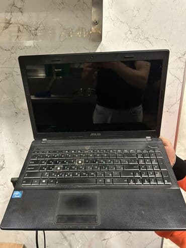 бу фотоаппараты: ASUS noutbuk Əsas xüsusiyyətlər: - Korpus: qara, teksturalı qapaq — 2