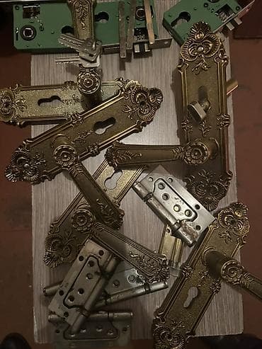 Quru inşaat materialları: Taxta interyer qapısı və aksesuar dəsti - Material: ağac (taxta — 1