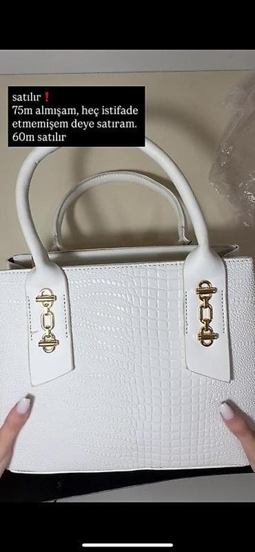 gün eynəyi: Ağ rəngli, krokodil teksturalı qadın əl çantası - Qızılı dekorativ — 4