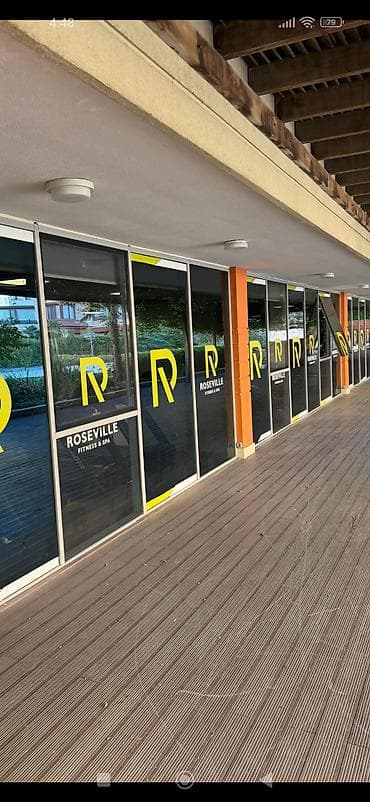 studio menziller: Genclikde IST petrolun yaninda Parkin yaninda Rosevillanin binasinda — 2