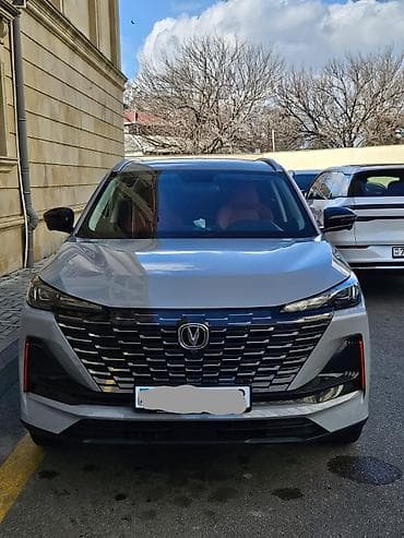 Salam, Maşın 2023-cü il rəsmi servisdən alışdı. Maşında heç bir