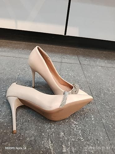 Məhsul: Qadın yüksək dabanlı tufli - Rəng: Açıq bej/nude - Model: İti