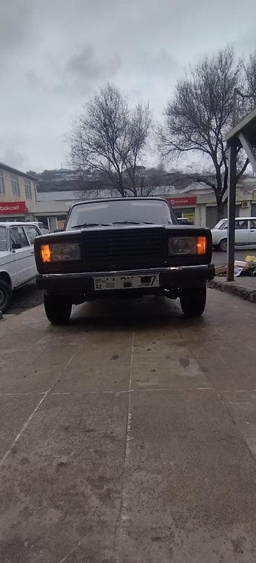 s150 satılır: VAZ 2107, tünd bənövşəyi rəngdə sedan. - Kuzov: klassik “yeddisi” — 10