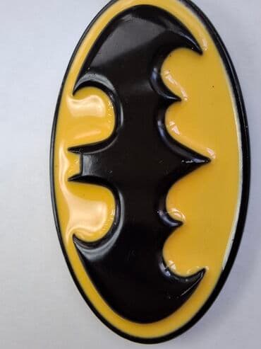 Qazanlar: Batman mövzulu açarlıq - Dizayn: Sarı fon üzərində qara, relyefli — 3