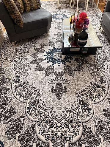 Xalça – klassik naxışlı, açıq boz əsas üzərində tünd boz və dərin mavi — 2