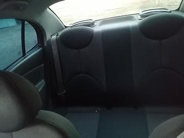 disk teker opel: Qırmızı rəngli kompakt sedan. Xüsusiyyətlər: - Kuzov: 4 qapılı sedan — 2