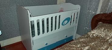 Oğlan və qız üçün, Dördbucaq, Beşik, Matras ilə, Yellənmə mexanizmsiz