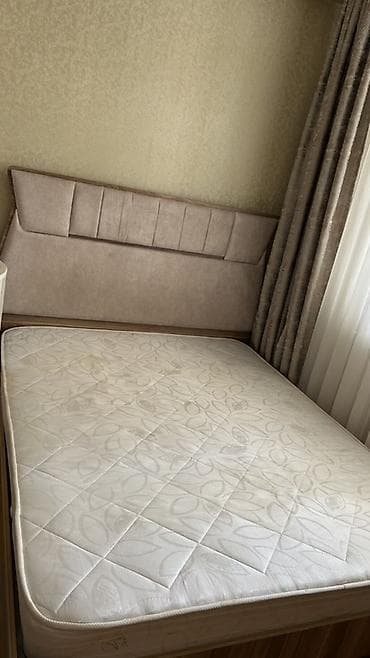 bedroom: Yataq otağı dəsti 2500azn alinib 1il once 970satilir Taxt dolab — 1