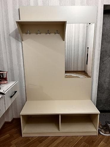 Qarderob üçün giriş mebeli – asılqan və ayaqqabı rəfi olan konsol -