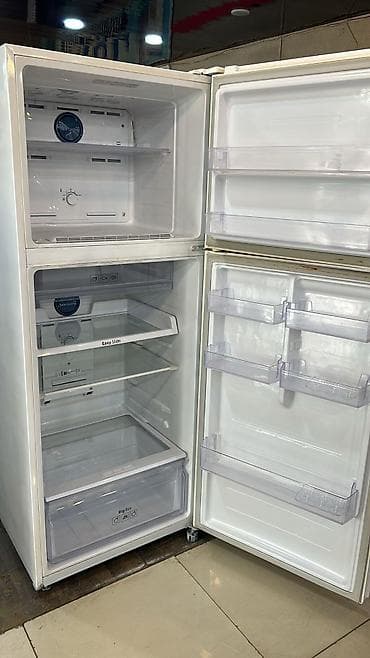 2 qapılı Samsung Soyuducu Satılır, rəng - Ağ, Təkərli