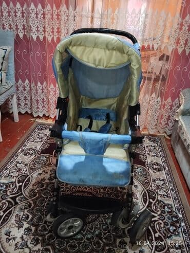 Uşaq arabası – mavi/krem rənglərdə, çoxfunksiyalı. Xüsusiyyətlər: -