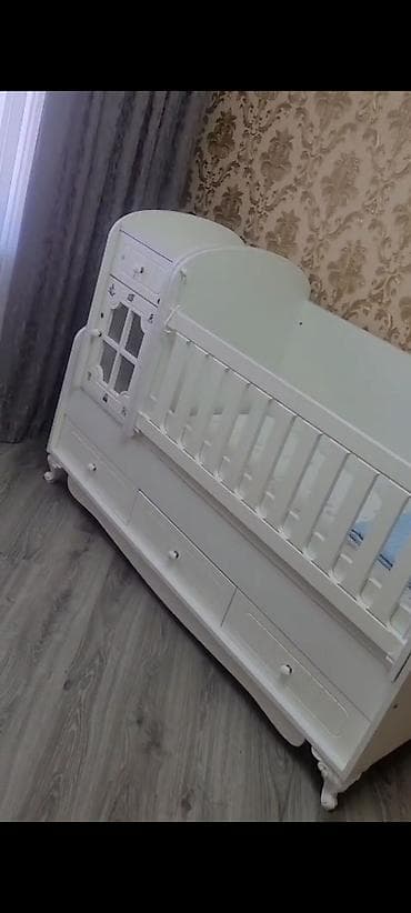 qapi dekoru: Ağ rəngli çoxfunksiyalı beşik-dolap kombini - Material: MDF/taxta — 3
