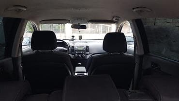 salon niva: Hyundai i30: 1.6 л | 2008 г. Универсал — 5
