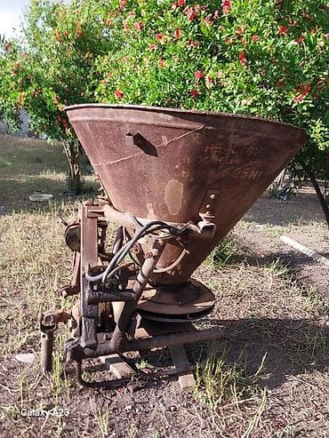 bağ traktoru: Kənd təsərrüfatı üçün traktor qoşqulu mineral gübrə səpən aparat - — 3