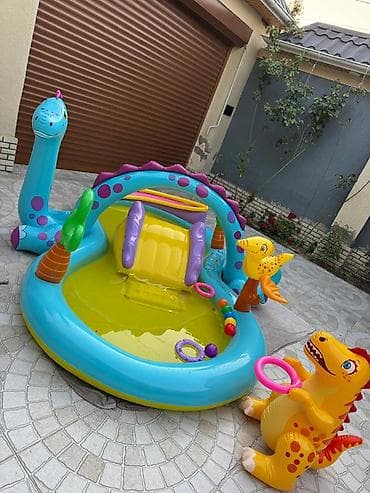 Uşaq üçün şişmə “Dino Park” su hovuzu və oyun meydançası 111 azn — 1