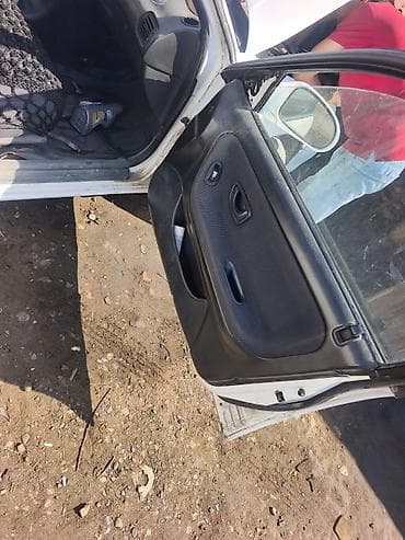 celiloglu ehtiyat hisseleri: Hyundai Sonata, ağ rəng, sedan gövdə. Texniki xüsusiyyətlər: - Nömrə — 9