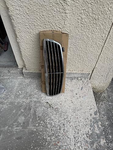 W211 radiator barmaqlığı