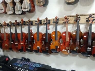 Hər ölçüdə skripkaların satışı Təsvir: - Divar asqılarında təqdim