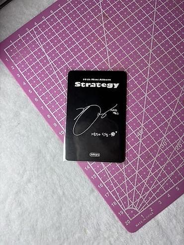 bas gitara: Jihyo orijinal pc albümden cıxıbdır hasarsız Məhsul: K-pop foto kartı — 2