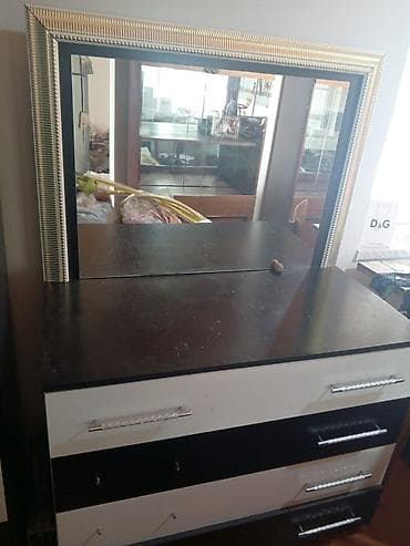 kunc divan iwlenmiw: Yataq otağı üçün mebel dəsti - 4 qapılı geyim dolabı: iki aynalı orta — 3