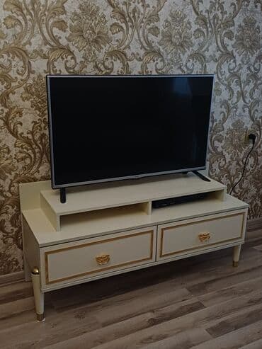 аренда помещений под кафе ресторан: Прямой ТВ стенд, С полками — 2