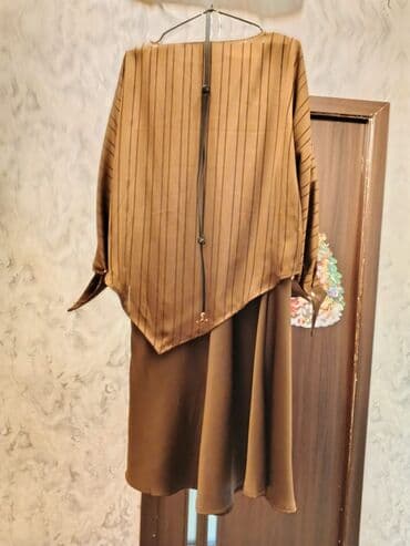 Костюмы: Qadın geyim dəsti – qəhvəyi rəngdə asimmetrik kəsimli paltar/bluz-etek — 1