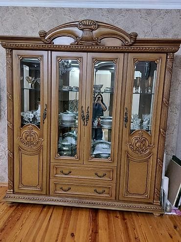 masa ayaqlari: Komod, Servant — 1