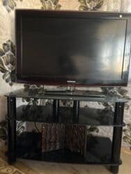 İkisi birlikde 160 azn tv altligi ve tv satilir ayri ayirda satilir