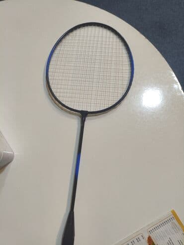 Badminton raketi - Oval başlı, sıx və bərabər dartılmış tor - Yüngül