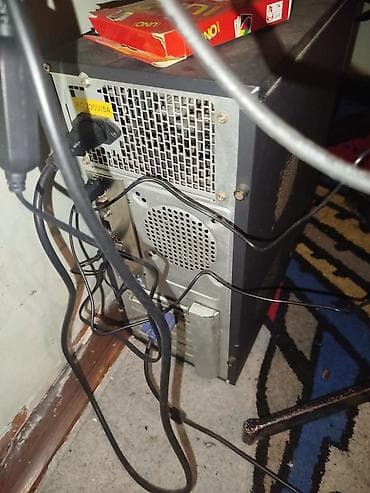 Masaüstü kompüter komplekti Tərkib: - Monitor: Acer, 24" (təxmini) — 4