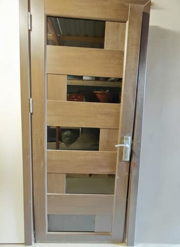 Taxta qapı – şüşəli dizayn - Material: massiv taxta karkas, qalın