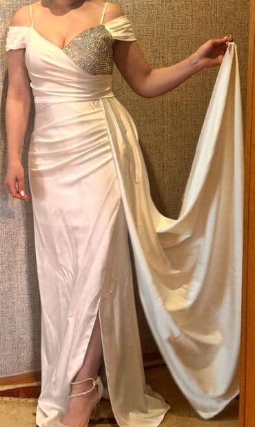 atlas köynəklər: Birdefe geyinilib baha almişam,50azn e satiram.
Razmer:38/40 — 2