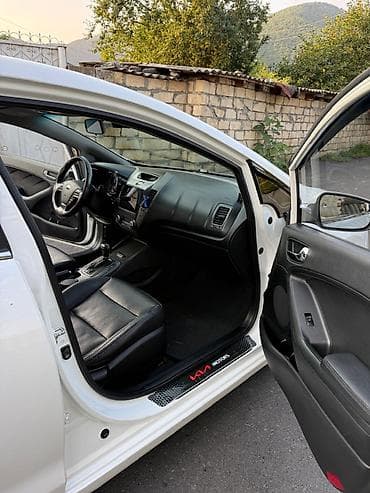 priora satışı: Kia K3: 1.6 l | 2014 il Sedan — 9