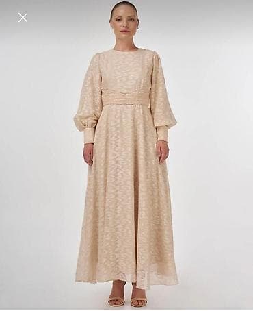 koja etek: Zərif uzun don – açıq bej rəngdə, yüngül parıltılı jakard naxışlı — 1