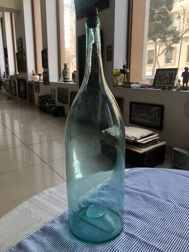 Əl ilə üfürülmüş antik şüşə butulka (XIX–XX əsr) Təxminən 45–50 sm