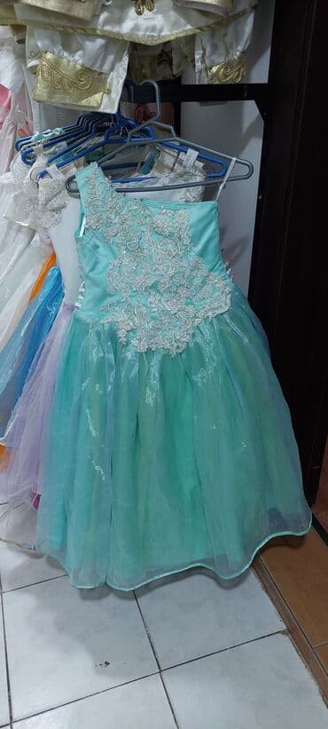 Jeep: Qiz uşagi ucun 30 eded geyimler 5 yaşdan 12 yaşa kimi .baxir — 10