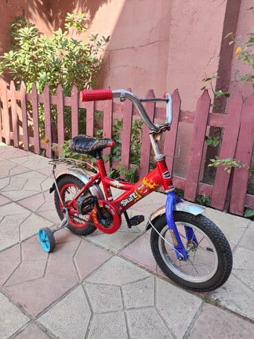 велосипеды 12 дюймов: Şəkillərdə qırmızı rəngli uşaq velosipedi təsvir edilmişdir — 1