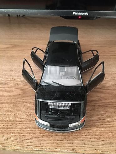 mini disk: Maket avtomobil – qara sedan model - Miqyas: təxmini 1:18 ölçülü — 1