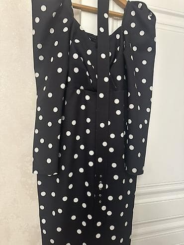 Qara rəngli, ağ xallı qadın donu 1 defe toya geyinilib alinib 180 azn — 2