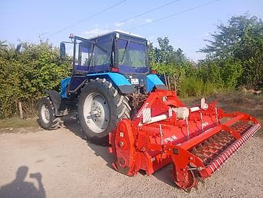 traktor foton: Belarus 1221 traktor + arxa asqılı torpaq frezesi/torpaq yumşaldıcı — 2